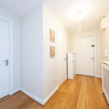 Apartment Exquisite And Modern 2bed In Centre